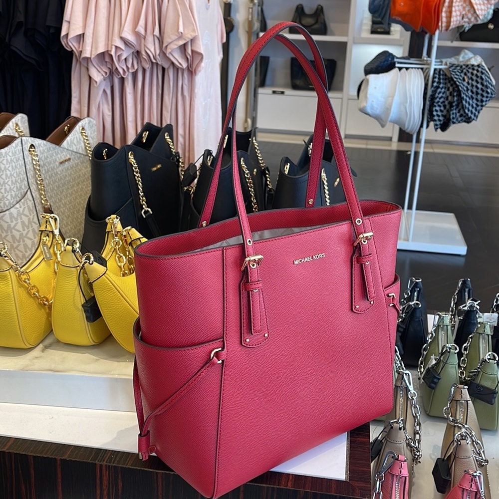 Michael Kors Voyager Small Saffiano Leather Tote Bag
Style# 30H1GV6T4T
NWT Flame - Picture 12 of 16